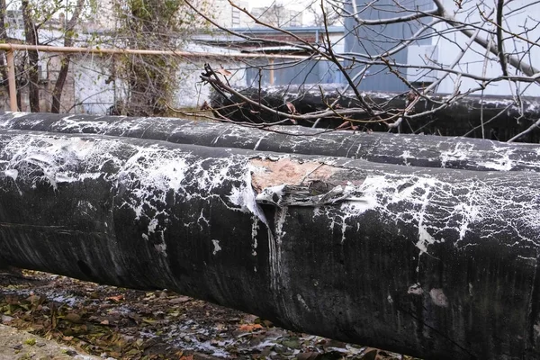 Heating main pipeline on the street. Old pipeline. — Stock Photo, Image