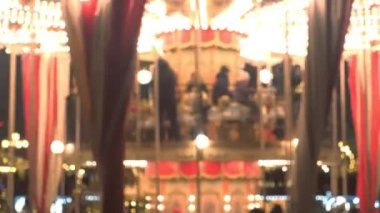 Atlıkarınca Noel Fuarı'nda. Yakın çekim görünümü, bulanıklık.