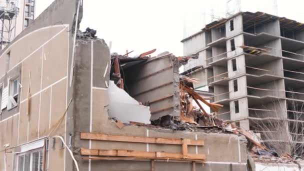 Distrutto il condominio dopo il disastro . — Video Stock