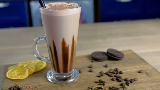 Irish coffee served on a wood tray with lemon, cookies and coffee beans. Close-up side view. — Stock Video