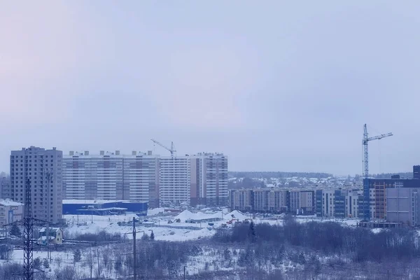 Under construction neighborhood with high-rise buildings in the city in the winter. — Stock Photo, Image