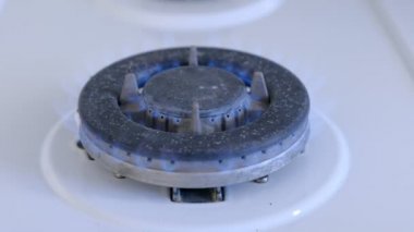 Soba brülörü doğal gaz. Büyük bir brülör bir mutfak gazı soba yanma gaz.
