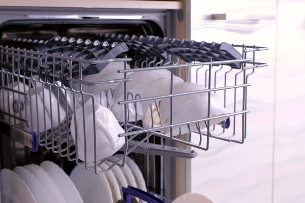 Sishwasher with dirty white dishes. — Stock Photo, Image