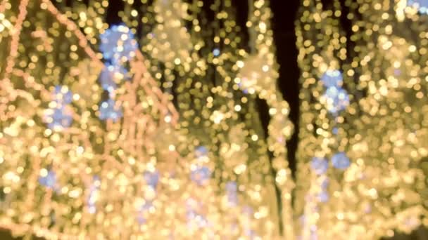 Close-up gold christmas lights blur background. — Stock Video