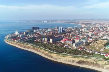 Rusya'da dağlar Anapa güzel kıyı kenti üzerinde Uçan.