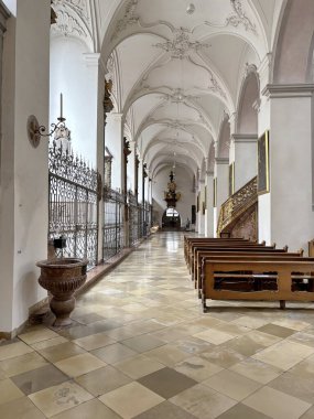Even the protective grilles in the Peterskirche are an unsurpassed work of art.