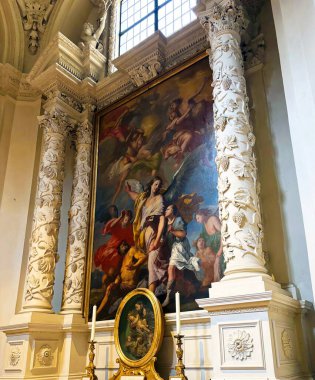 Rönesans 'ın şaheserleri Theatinerkirche' in içini dekore ediyor..