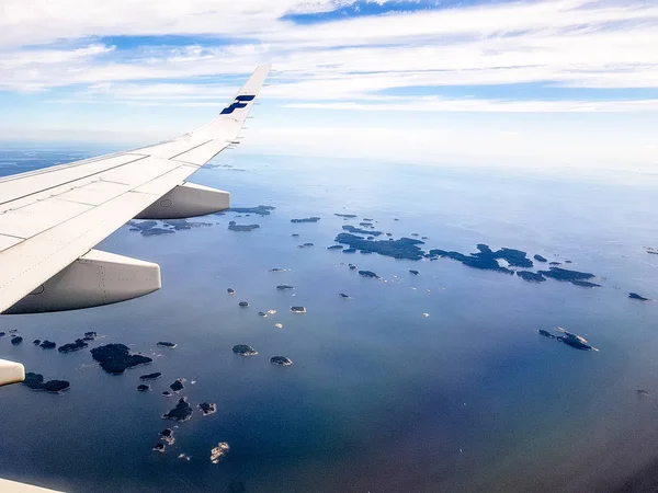 Θέα Από Παράθυρο Από Αεροσκάφη Που Πετούν Πάνω Από Θάλασσα — Φωτογραφία Αρχείου