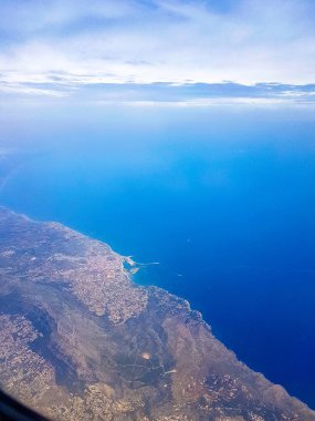 Beach, uçağın penceresinden görünümü.