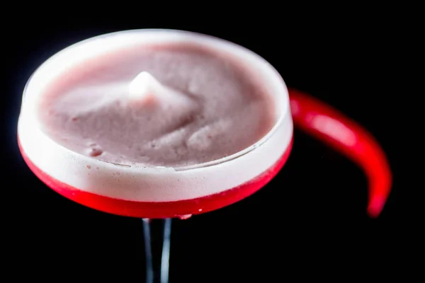 Cocktail Rosso Con Peperoncino Bicchiere Alto — Foto Stock