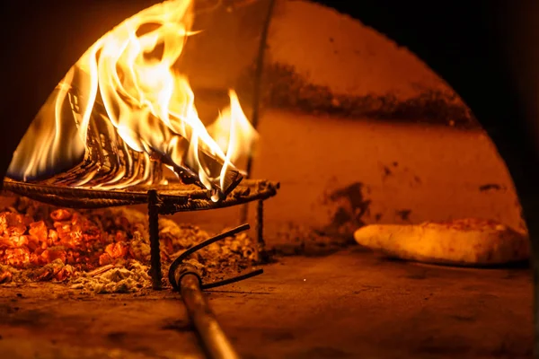 Brandend Vuur Oven Voor Het Bakken Van Taarten — Stockfoto