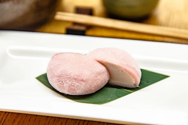 Japon Mochi Dondurma Yalan Bir Plaka Üzerinde — Stok fotoğraf