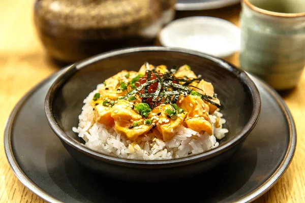 Pilavlı Somon Teriyaki Japon Mutfağının Bir Fincan — Stok fotoğraf