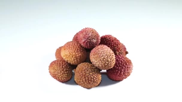 Litchi Girando Sobre Fundo Branco — Vídeo de Stock