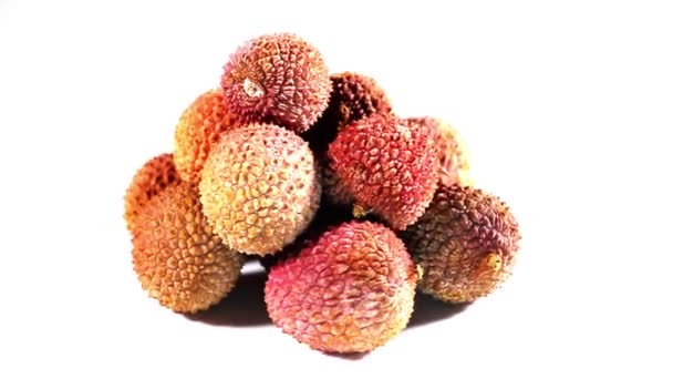 Litchi Berputar Pada Latar Belakang Putih — Stok Video