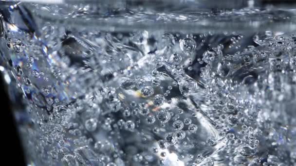 Maden Soda Suyu Bir Bardak Buz Ile Gaz Ile — Stok video