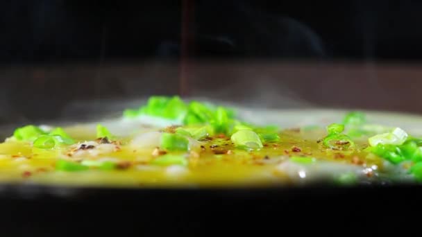 Huevos Fritos Con Pimienta Cebolla Verde — Vídeos de Stock