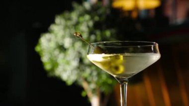 Kokteyl Votka Martini vermut James bond