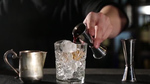 White Russian Cocktail Bartender Prepares Glass Ice — Stock Video