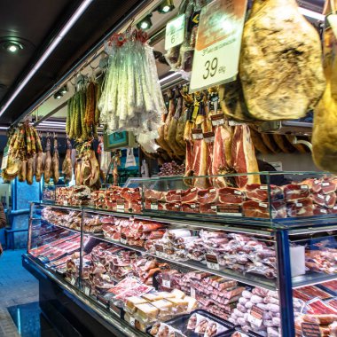 İspanyolca jambon satan mağaza. Domuz eti tedavi bacak.