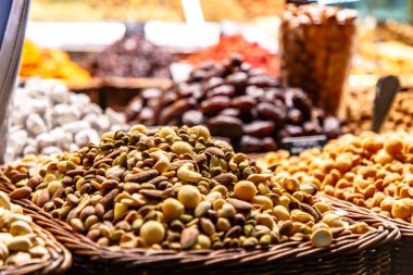 Farklı fındık: badem, Antep fıstığı, fındık, üstünde belgili tanımlık sayaç piyasadaki çoğu