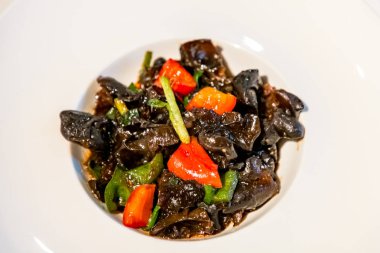 Çin mutfağı. Siyah mantar salatası