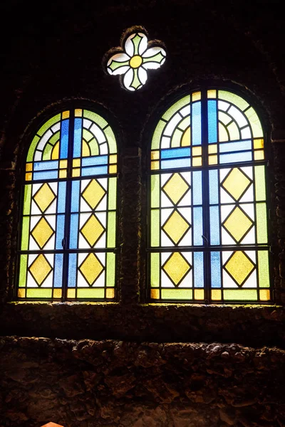 Vidrieras en la antigua Iglesia — Foto de Stock