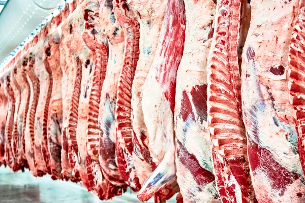 Matadero planta de procesamiento de carne, corte de carne de mármol . —  Fotos de Stock