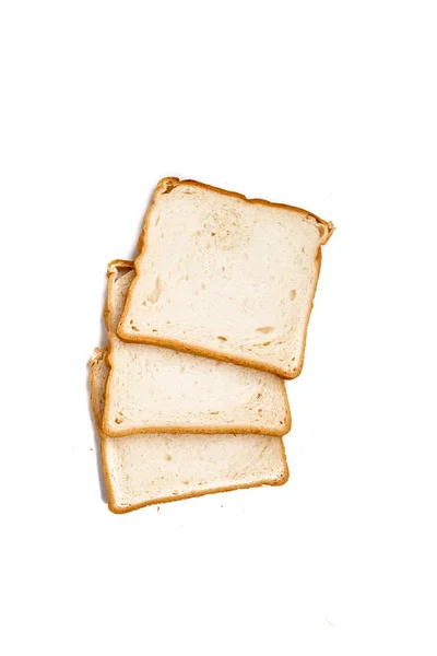 Scheiben Weizenbrot für Toast auf weißem, isoliertem Hintergrund — Stockfoto