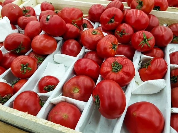 Fresh tomatoes are in a box in the supermarket