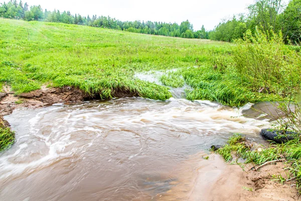 Efter Ett Häftigt Regn Svämmade Liten Flod Över Sina Stränder — Stockfoto