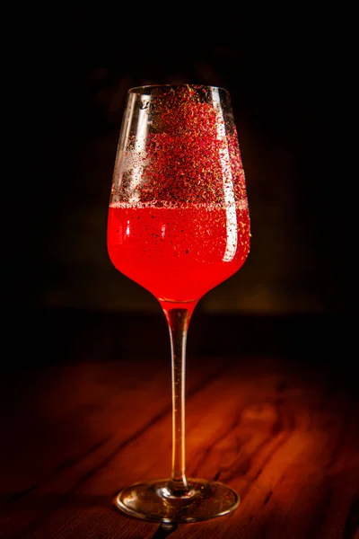 Cocktail Rouge Dans Verre Vin Décoré Poudre Rouge — Photo