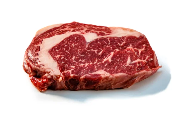 Ribeye Ein Rohes Marmoriertes Rindersteak Sitzt Auf Weißem Hintergrund Mit — Stockfoto