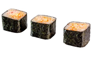 Japon Maki dürümü, hosomaki. Nori, pilav, yengeç, surimi, acı sos. Menüler için. İzole edilmiş.