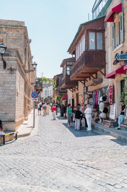 Bakü, Azerbaycan - 17 Mayıs 2025: Icherisheher 'in tarihi sokakları, Eski Bakü, Azerbaycan. Bakus Inner City, en popüler turizm beldesi..