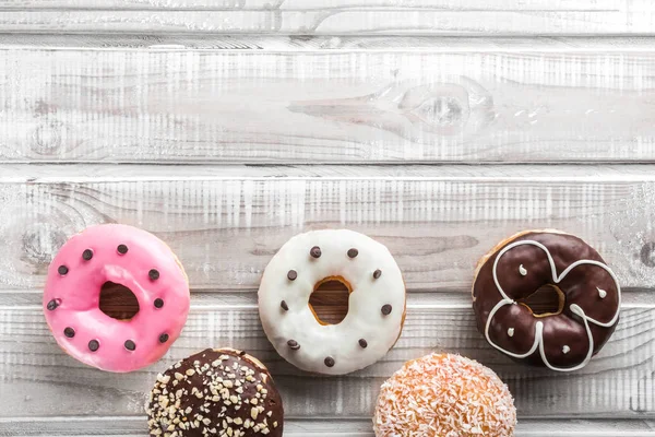 Eski ahşap masa, alt, üst görünümden, metin için yer yer çok tatlı çörek