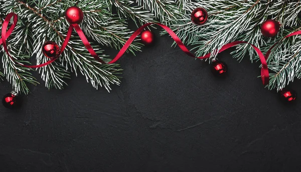 Horizontal Black Stone Background Fir Branches Decorated Red Balls Top — Stock Photo, Image