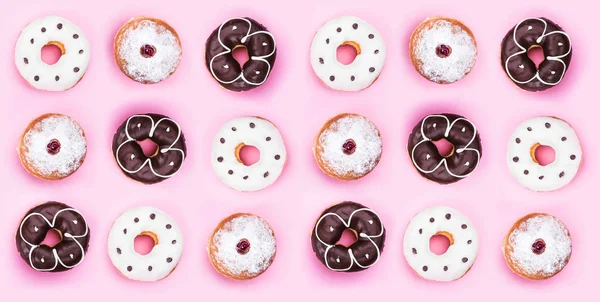 Коллекция Разноцветных Пончиков Сверху Изолирована Розовом Фоне Горизонтальный Вид — стоковое фото