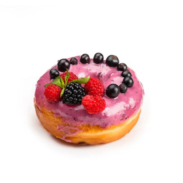 Donut Con Crema Rosa Bayas Aislado Sobre Fondo Blanco Viendo — Foto de Stock