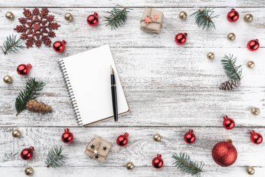 Eski arka plan ağaç christmas karede. Xmas öğeleri. Tebrik kartı. Üstten görünüm.