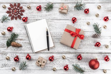 Eski arka plan ağaç christmas karede. Xmas öğeleri. Tebrik kartı ve sevdiklerinize hediye. Üstten görünüm.