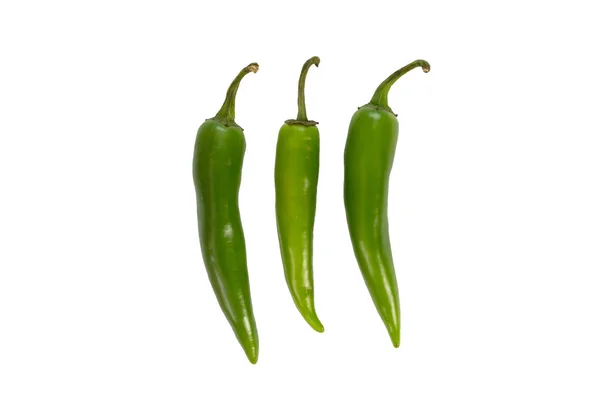 Tre Grön Chilipeppar Isolerad Vit Bakgrund Färska Grönsaker — Stockfoto