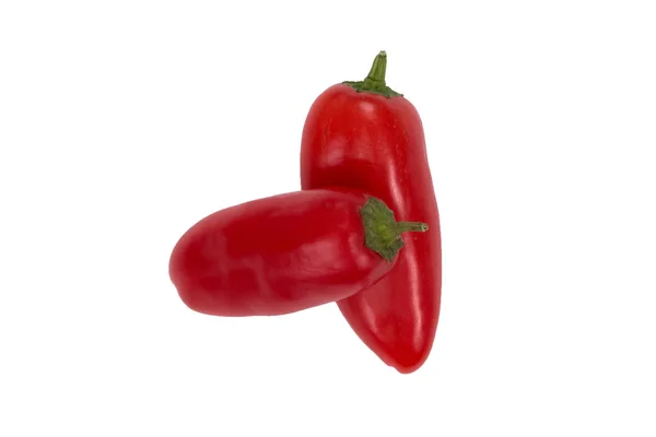 Zwei Kleine Rote Paprikaschoten Auf Weißem Hintergrund Frisches Gemüse — Stockfoto