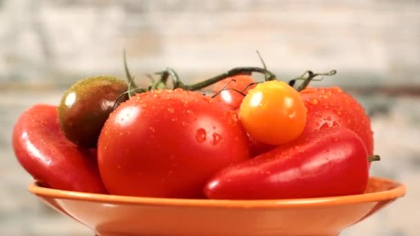 Vista Ravvicinata Delle Verdure Cioè Pomodori Rossi Gialla Insieme Peperoni — Video Stock