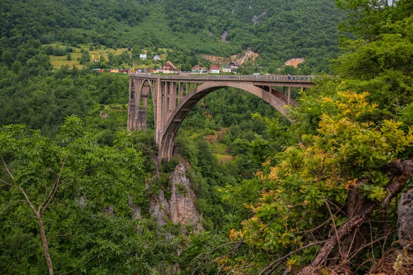 Karadağ Dağ Manzarası Avrupa Nın Yüksek Otomobil Köprülerinden Biri Olan — Stok fotoğraf