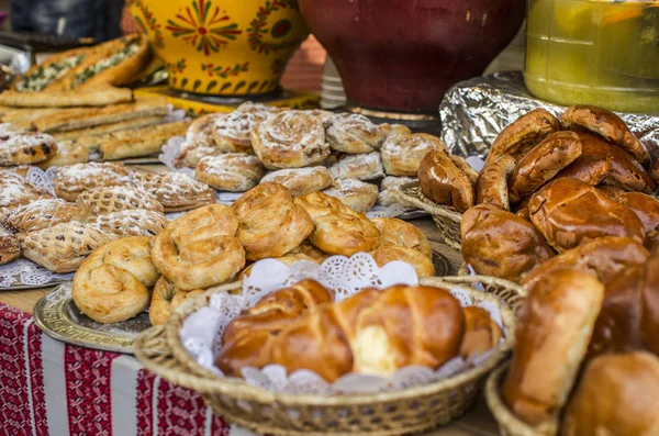 Vibrant Food Background Street Showcase Different Traditional Ukrainian Rolls Pies — Stock Photo, Image