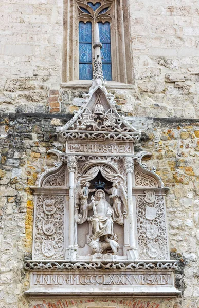 Basreliëf Van Koning Van Hongarije Matthias Volle Wapenrusting Zitten Met — Stockfoto