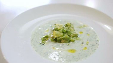 Süt peynir çorba şefler sunu