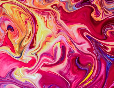Değişken kırmızı, pembe, sarı ve mavi tonlu soyut sıvı boya dokusu..