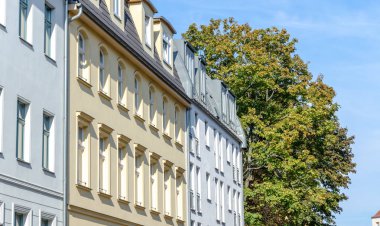 Emlak mimari berlin, Almanya ile güzel ağaç arka planda